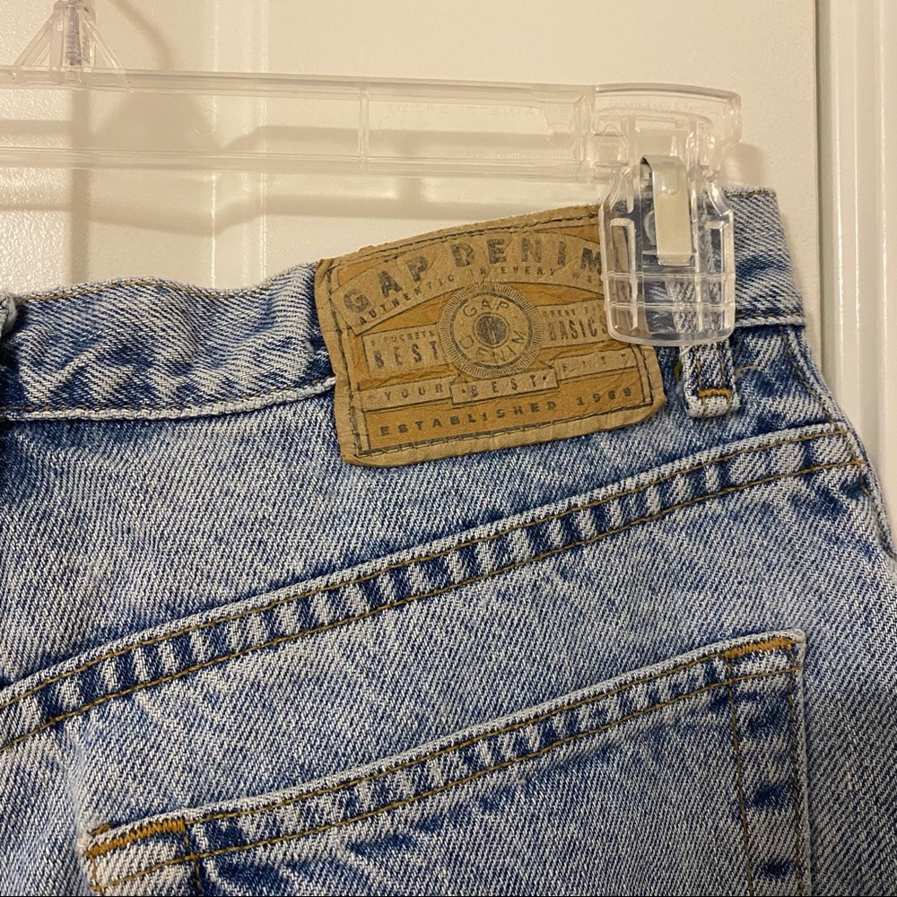 Light wash authentic 90s vintage jeans!!